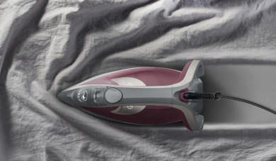 Tefal TEFAL | FV6870E0 | Steam Iron | 2800 W | Water tank capacity 270 ml | Continuous steam 40 g/min | Red/Grey FV6870E0
