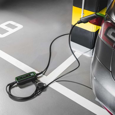 GreenCell Pārnesājams lādētājs ar kabeli EV16 PowerCable 3.6kW Schuko Type 2, 10/16A, 6.5 m, melna EV16 | Elektrika.lv
