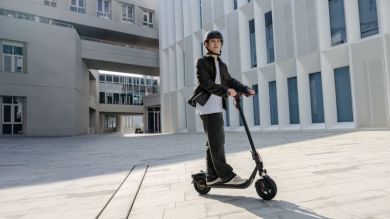 Segway Segway | F2 Pro E II | eKickScooter | 900 W | Up to 25 km/h | 10 " | Black and Red AA.05.12.03.0007