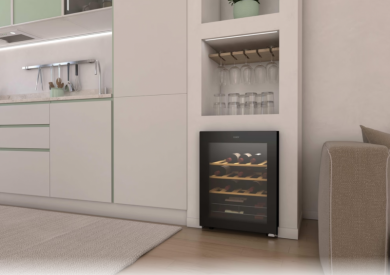 Candy Candy Wine Cooler | CWC023 | Energy efficiency class G | Free standing | Bottles capacity 23 | Black CWC023